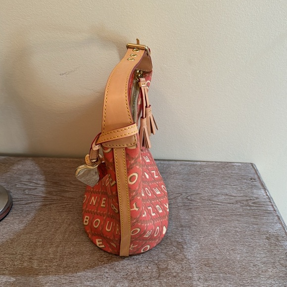 Dooney & Bourke Y2K Red Coated Leather Signature Shoulder Bag - Picture 4 of 10